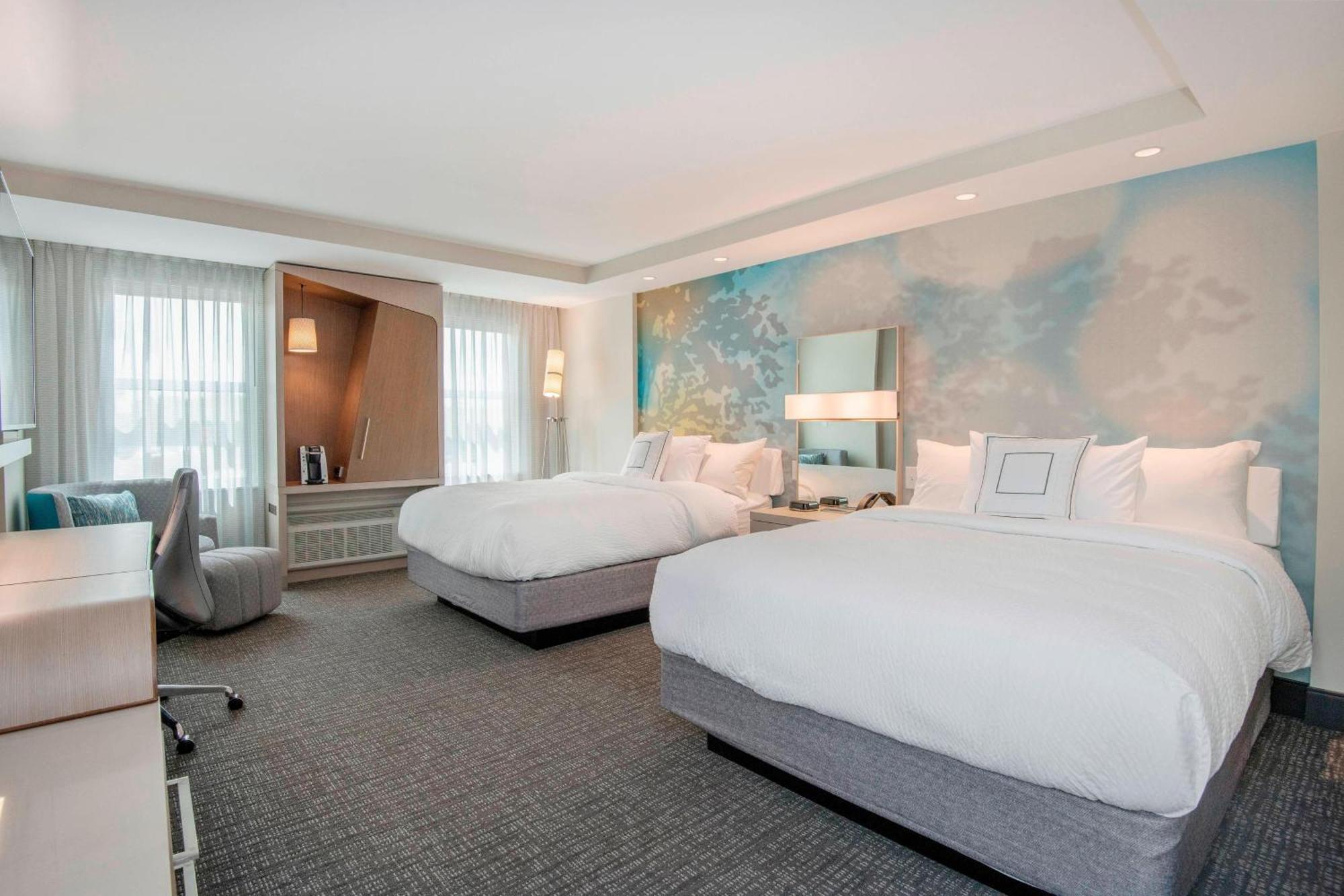 Courtyard By Marriott Raleigh Cary/Parkside Town Commons Hotel Екстериор снимка