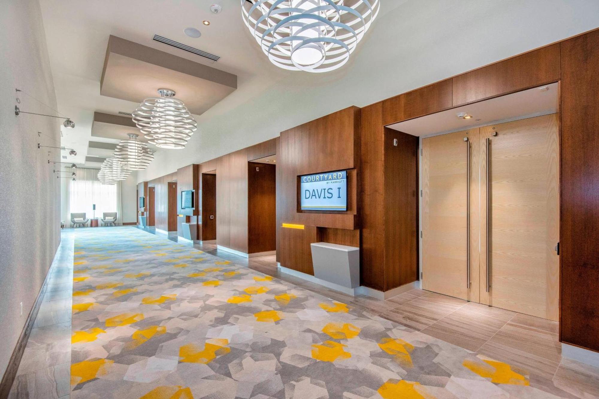 Courtyard By Marriott Raleigh Cary/Parkside Town Commons Hotel Екстериор снимка