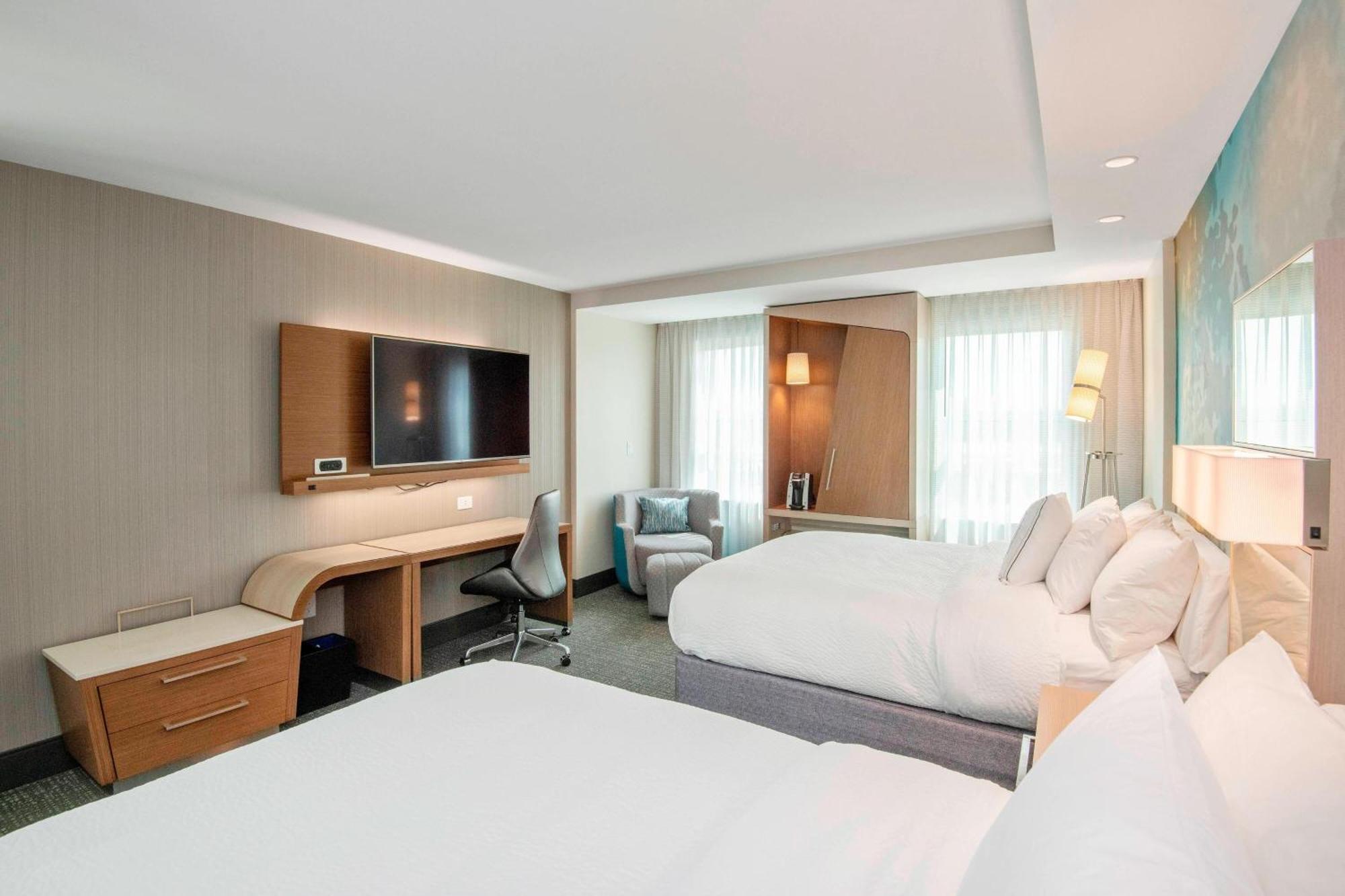Courtyard By Marriott Raleigh Cary/Parkside Town Commons Hotel Екстериор снимка