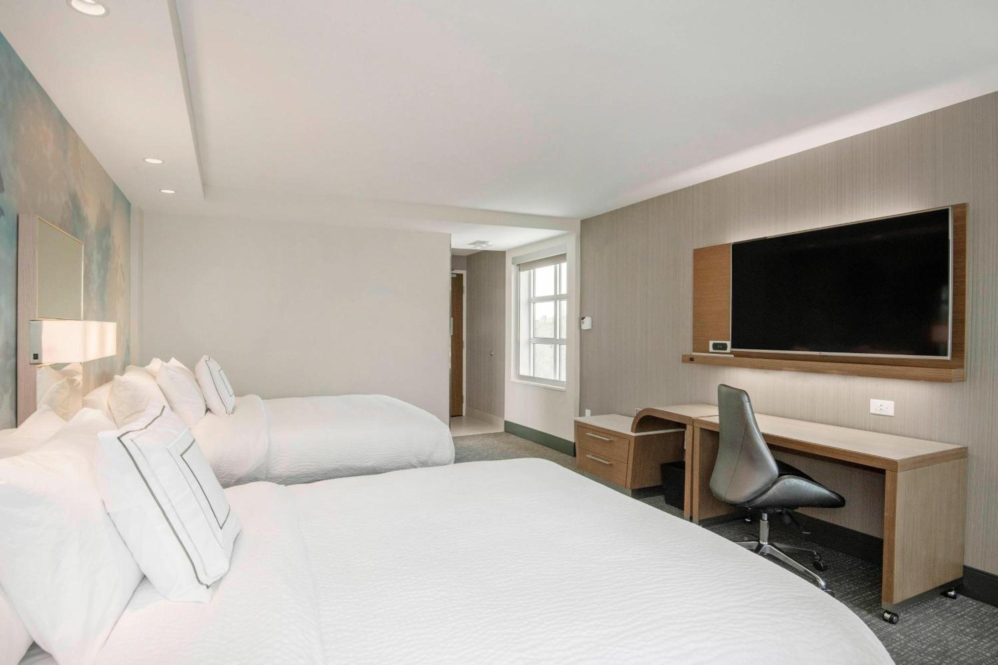 Courtyard By Marriott Raleigh Cary/Parkside Town Commons Hotel Екстериор снимка