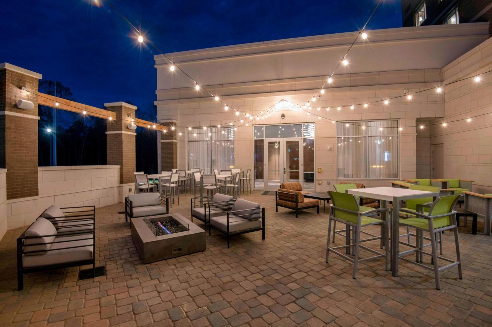 Courtyard By Marriott Raleigh Cary/Parkside Town Commons Hotel Екстериор снимка