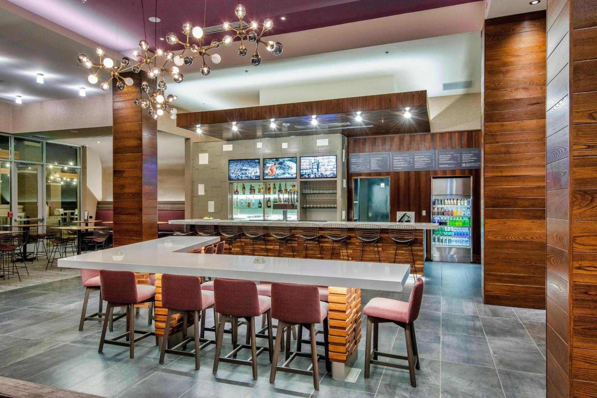 Courtyard By Marriott Raleigh Cary/Parkside Town Commons Hotel Екстериор снимка