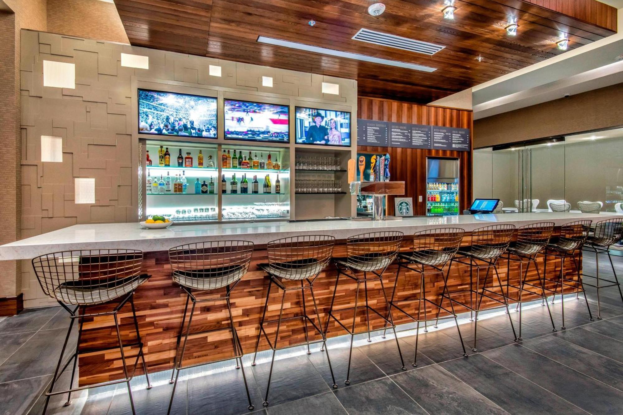 Courtyard By Marriott Raleigh Cary/Parkside Town Commons Hotel Екстериор снимка