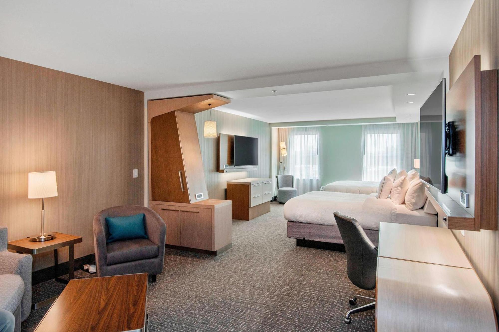 Courtyard By Marriott Raleigh Cary/Parkside Town Commons Hotel Екстериор снимка