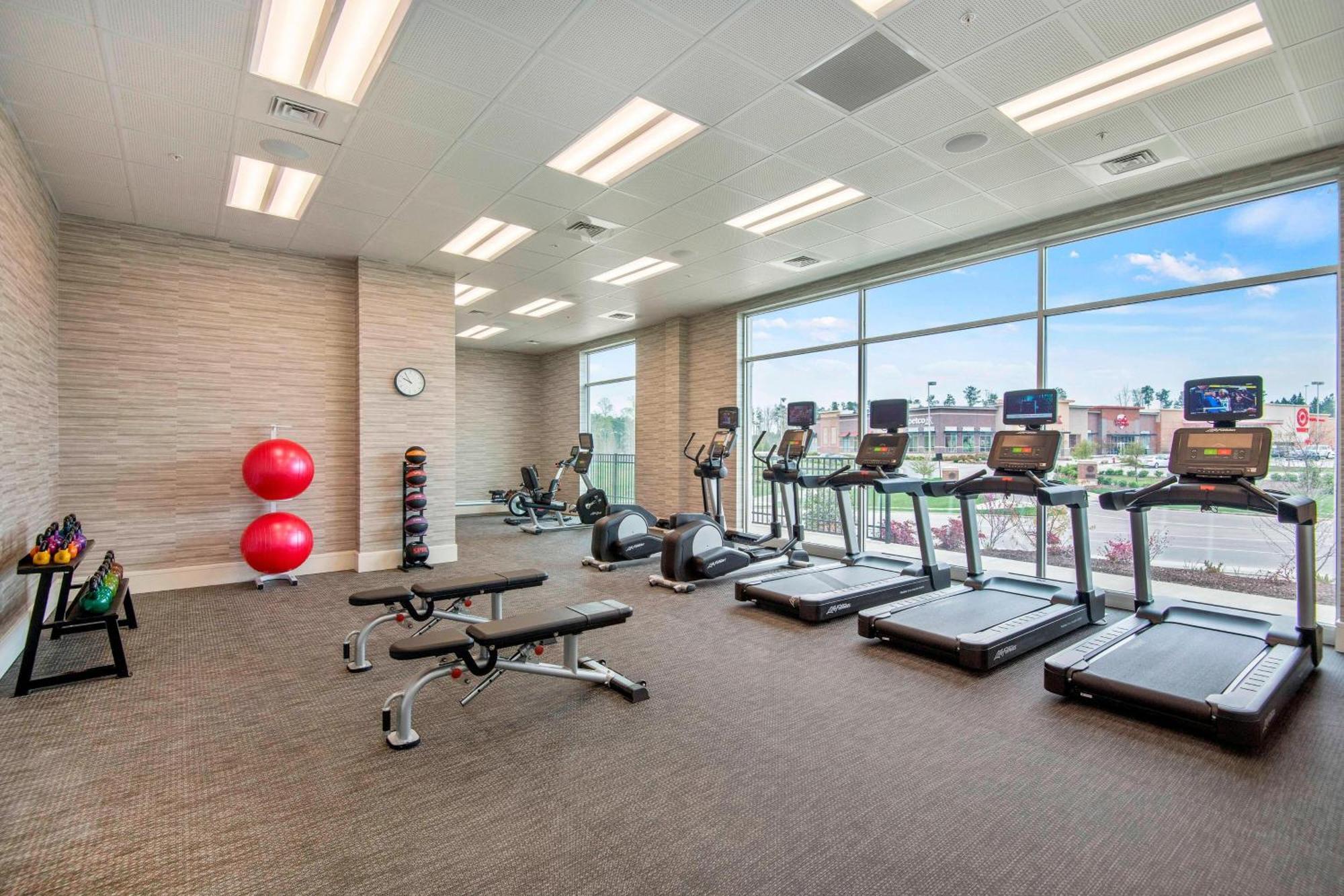 Courtyard By Marriott Raleigh Cary/Parkside Town Commons Hotel Екстериор снимка