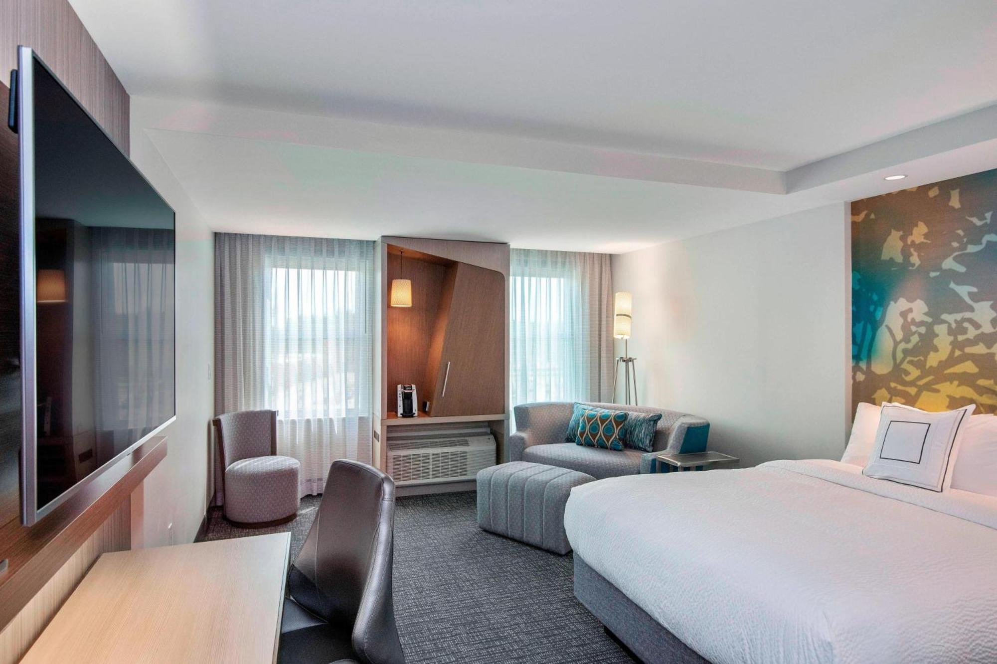 Courtyard By Marriott Raleigh Cary/Parkside Town Commons Hotel Екстериор снимка