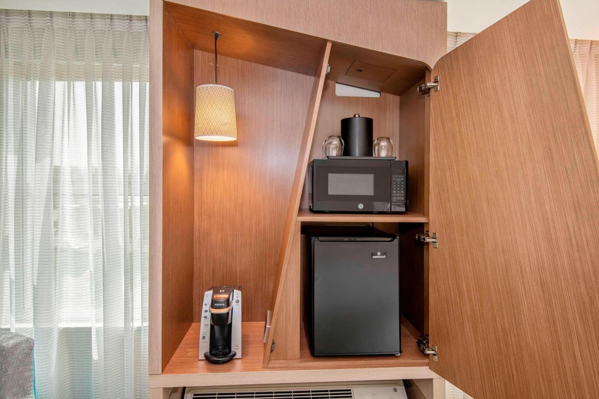 Courtyard By Marriott Raleigh Cary/Parkside Town Commons Hotel Екстериор снимка